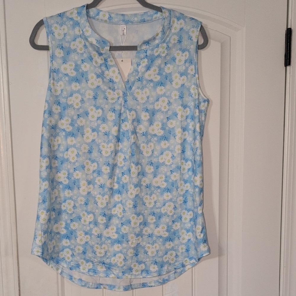 Choices Sky Blue and White Daisy Top